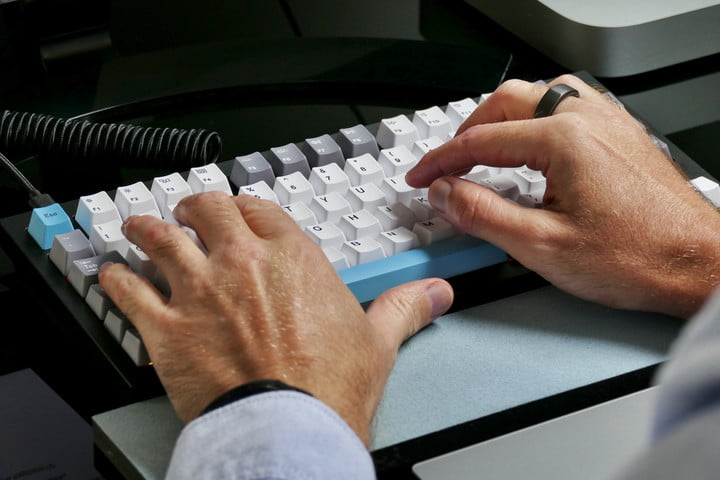 keychron-q1-typing-close-720x720.jpg