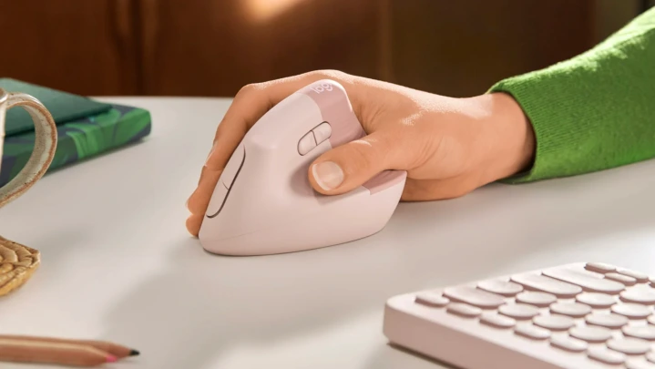 logitech-lift-vertical-mouse-pink.webp