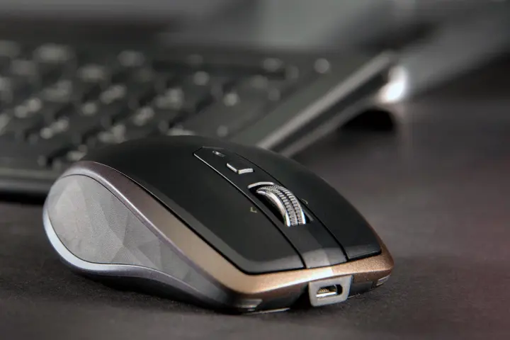 Logitech-MX-Anywhere-2-side-angle.webp