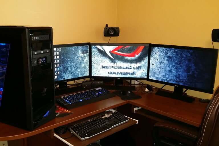 three monitor setup